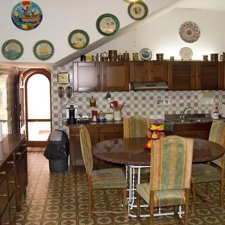 Chianchitta-trappitello Sleeps 12 Pool Wifi